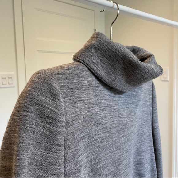 Maison Martin Margiela Turtleneck top with shoulder pads size Small. - Picture 3 of 8